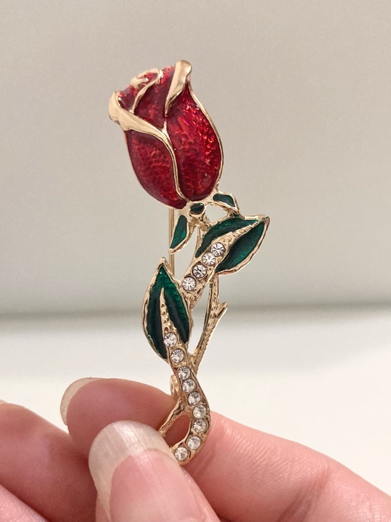 Jewelry - Signed Gold-Tone Red Rose rhinestone Brooch Women Jewelry accessory